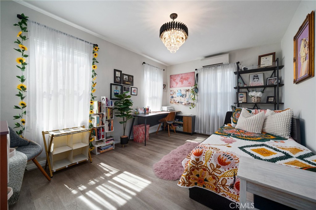 https://media.crmls.org/medias/b48e75c5-9044-42f2-b2ba-d3be9e8aad94.jpg?preset=X-Large