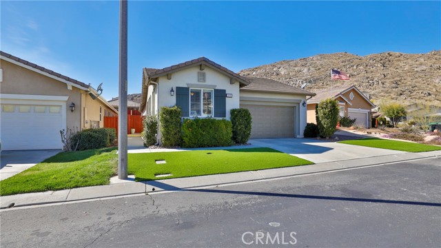 Detail Gallery Image 2 of 55 For 215 Furyk Way, Hemet,  CA 92545 - 2 Beds | 2 Baths