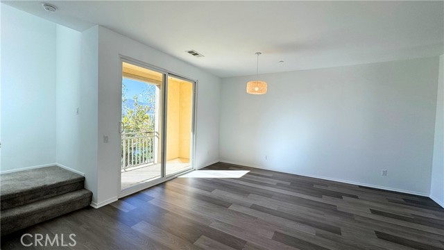 Detail Gallery Image 4 of 20 For 936 Savi Drive #104,  Corona,  CA 92878 - 3 Beds | 3/1 Baths
