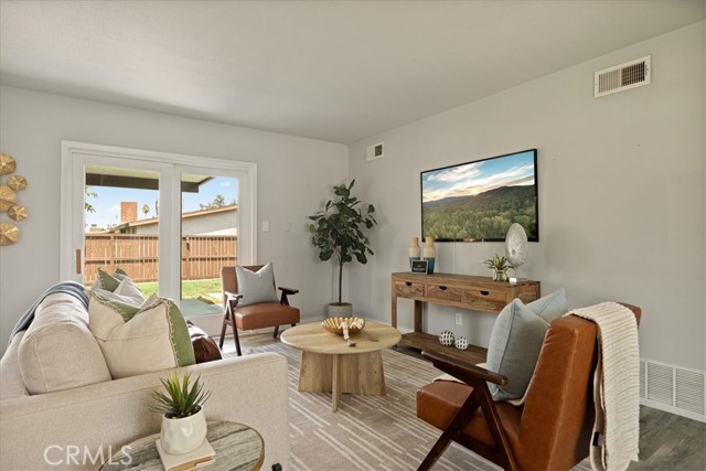 1110 W Cypress Avenue, Redlands CA: https://media.crmls.org/medias/b4904c14-3c6a-411c-ae5e-14ddd26ab528.jpg