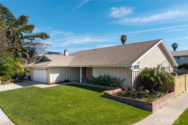 Detail Gallery Image 3 of 74 For 11348 Barbi Ln, Los Alamitos,  CA 90720 - 4 Beds | 2/1 Baths