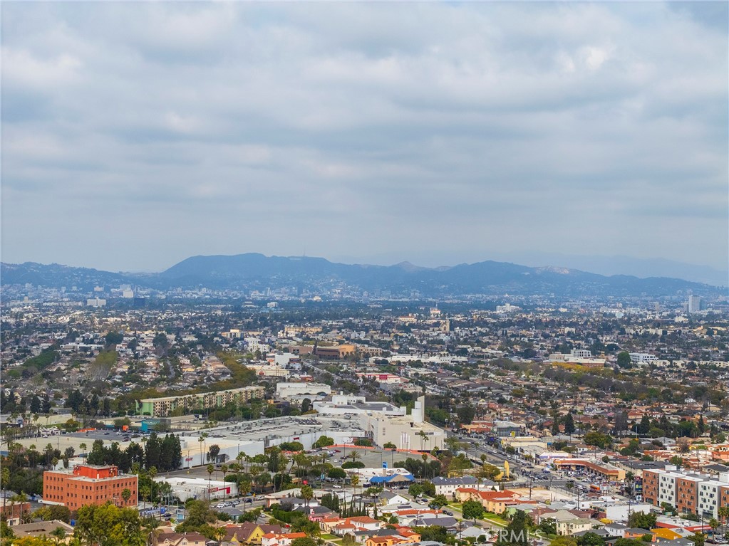 https://media.crmls.org/medias/b491885d-4efb-493b-9d00-61e10d496bc6.jpg?preset=X-Large