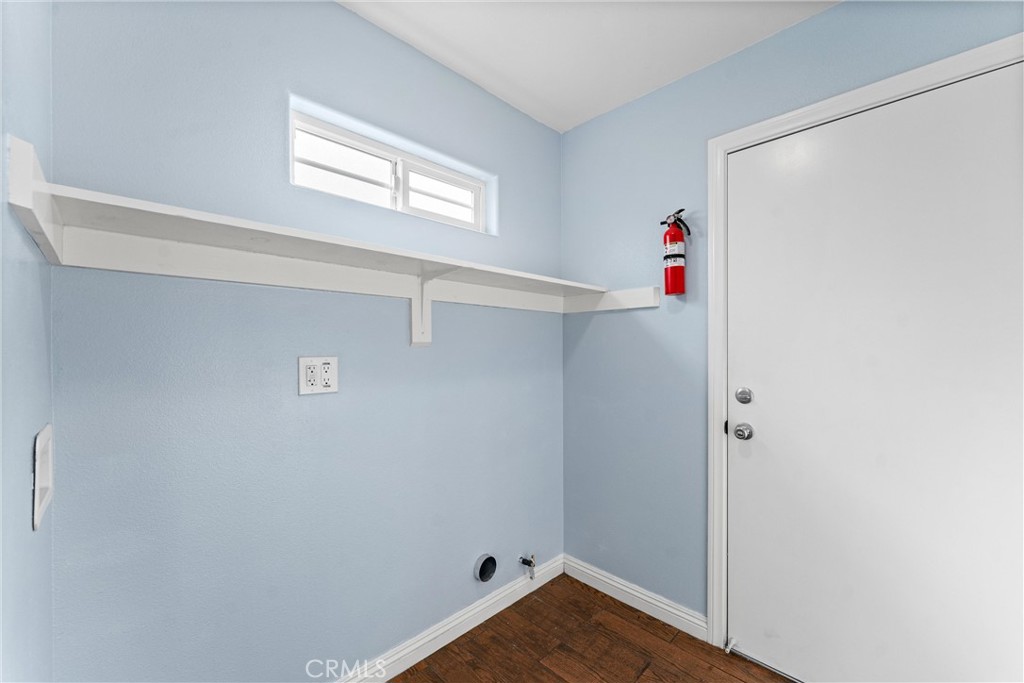 https://media.crmls.org/medias/b491a823-80c4-4262-9fc0-68be8e196cd7.jpg?preset=X-Large