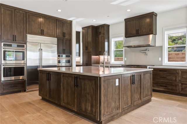 Detail Gallery Image 6 of 38 For 10542 Wood Briar Ct, Chatsworth,  CA 91311 - 5 Beds | 5/1 Baths