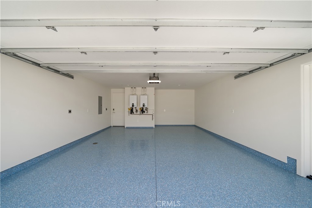 https://media.crmls.org/medias/b492d6d5-6e95-41da-9527-7ba849c665a1.jpg?preset=X-Large