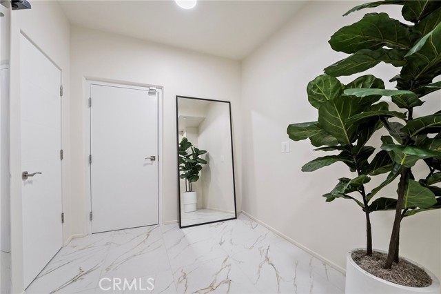 Detail Gallery Image 41 of 53 For 930 15th St #3,  Santa Monica,  CA 90403 - 3 Beds | 3/1 Baths