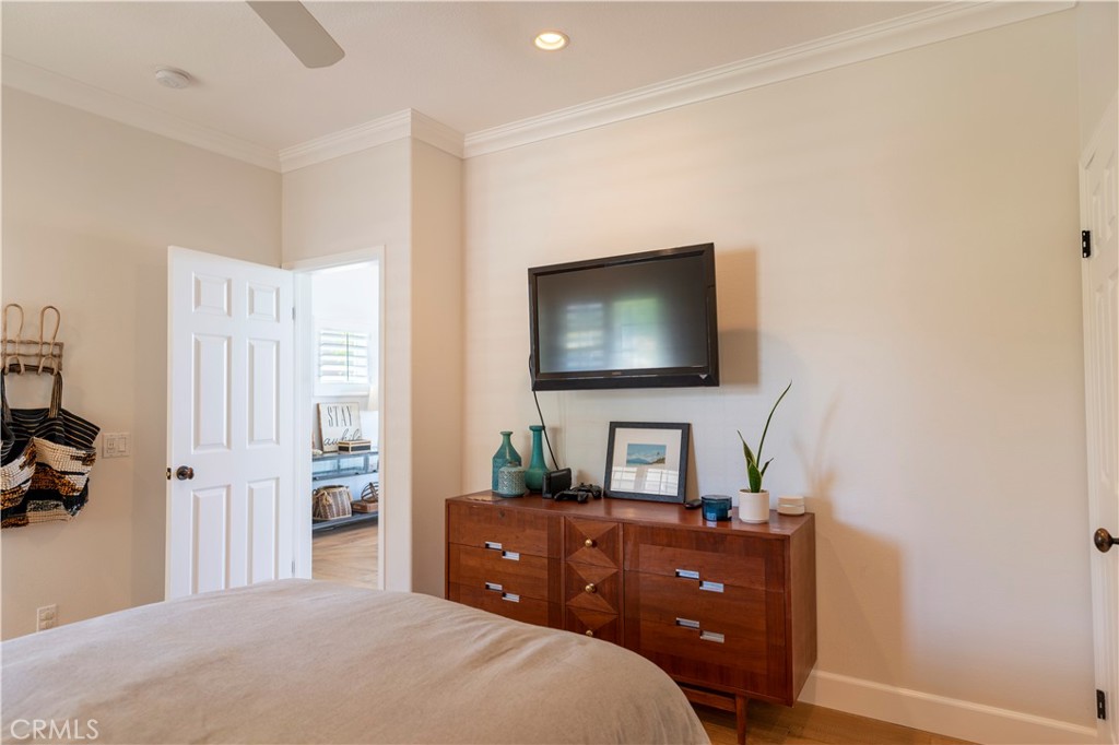 MLS #OC25280795 image #27