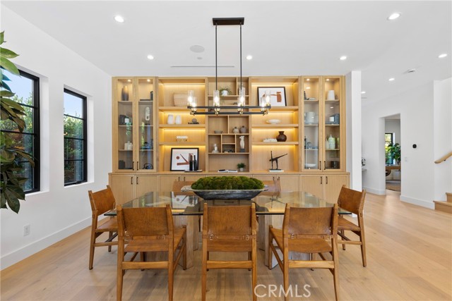 Detail Gallery Image 11 of 44 For 13602 Morrison St, Sherman Oaks,  CA 91423 - 6 Beds | 6/1 Baths