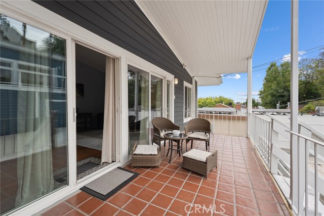 5254 Don Pio Drive, Woodland Hills CA: https://media.crmls.org/medias/b495e920-1d8d-4cc1-aa8f-7a774ded6e6b.jpg