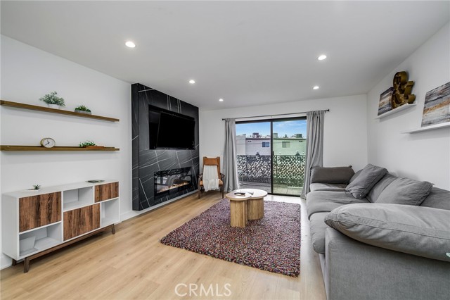 Front Image Thumbnail for CRSR26176018