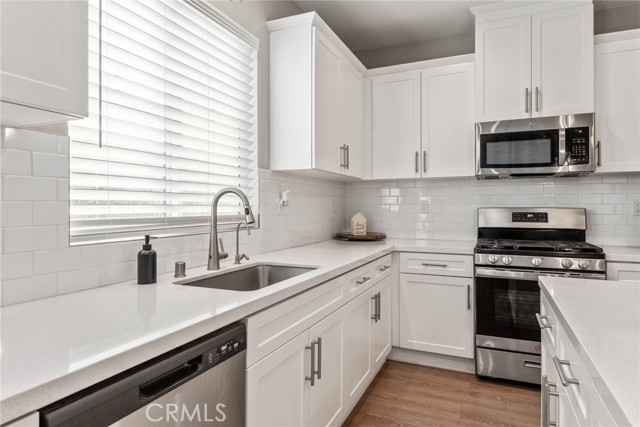 Detail Gallery Image 9 of 30 For 16073 Narni Ln, Fontana,  CA 92336 - 3 Beds | 2/1 Baths