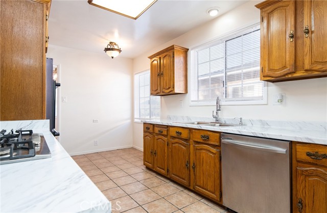 Detail Gallery Image 5 of 24 For 4322 Maybank Ave, Lakewood,  CA 90712 - 3 Beds | 2 Baths