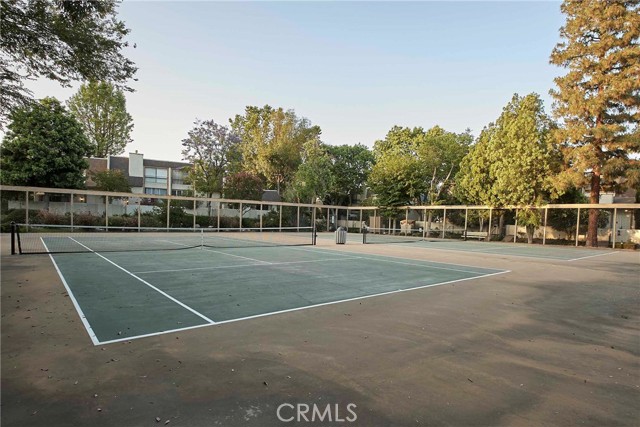 6121 Shoup Avenue, Woodland Hills CA: https://media.crmls.org/medias/b4993741-0154-44fa-b676-049bda085672.jpg