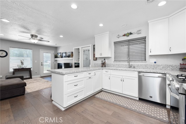 Detail Gallery Image 12 of 37 For 161 Silver Fern Ct, Simi Valley,  CA 93065 - 3 Beds | 2/1 Baths