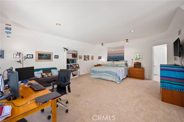 17034 Escalon Drive, Encino CA: https://media.crmls.org/medias/b49a5599-39c8-4f6c-8b5c-06cbfcd064b8.jpg