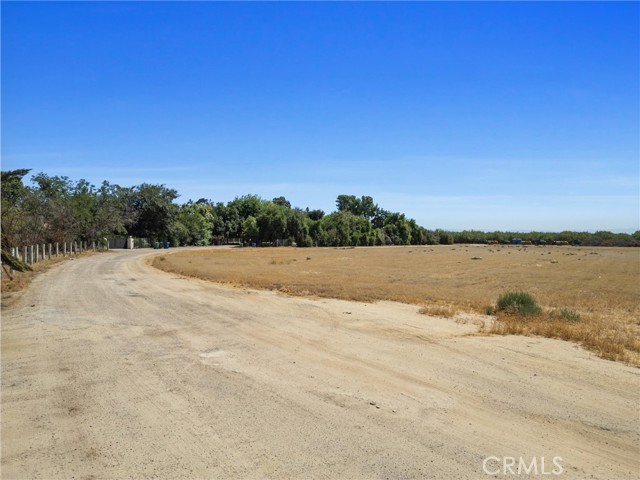 1320 E Lerdo, Shafter CA: https://media.crmls.org/medias/b49a916a-73d8-4658-8ff6-3a3dcaf8216a.jpg