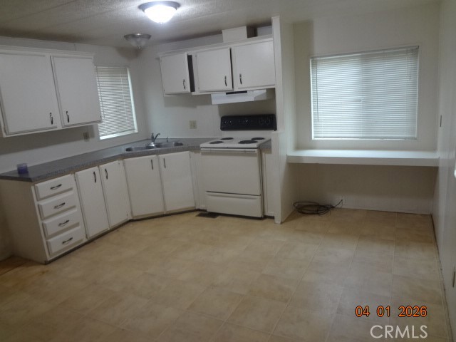 Detail Gallery Image 8 of 17 For 3327 Green Ave, Clearlake,  CA 95422 - 2 Beds | 1 Baths