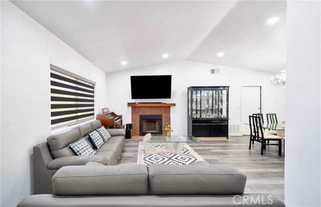 Detail Gallery Image 5 of 37 For 7035 Jon Allan Dr, North Hollywood,  CA 91605 - 3 Beds | 2 Baths