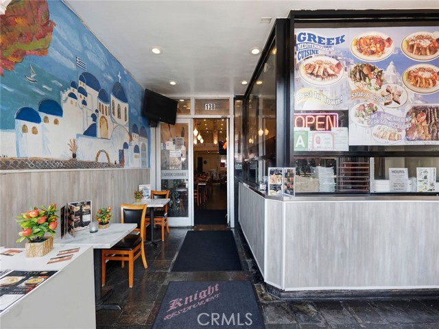 138 N San Fernando Boulevard, Burbank CA: https://media.crmls.org/medias/b49c5b01-c653-47e8-b668-417d82ea3b6a.jpg