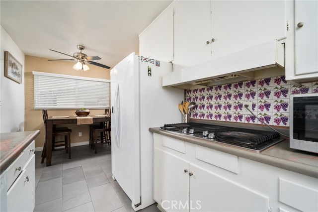 Detail Gallery Image 12 of 43 For 25459 33rd, San Bernardino,  CA 92404 - 3 Beds | 2 Baths