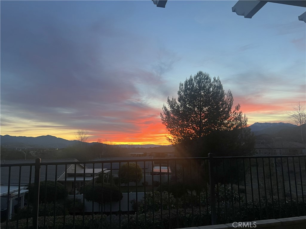 https://media.crmls.org/medias/b49d1865-18c6-4882-8023-b8152bf59af8.jpg?preset=X-Large