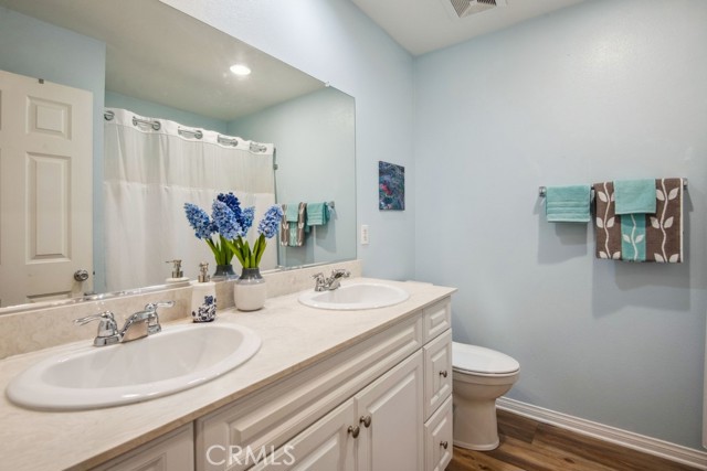 Detail Gallery Image 8 of 18 For 5369 Parkside Way, Fontana,  CA 92336 - 4 Beds | 3 Baths