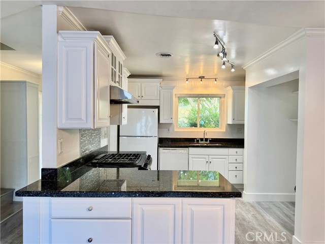 Detail Gallery Image 1 of 19 For 644 E Lee Pl, Azusa,  CA 91702 - 4 Beds | 3 Baths