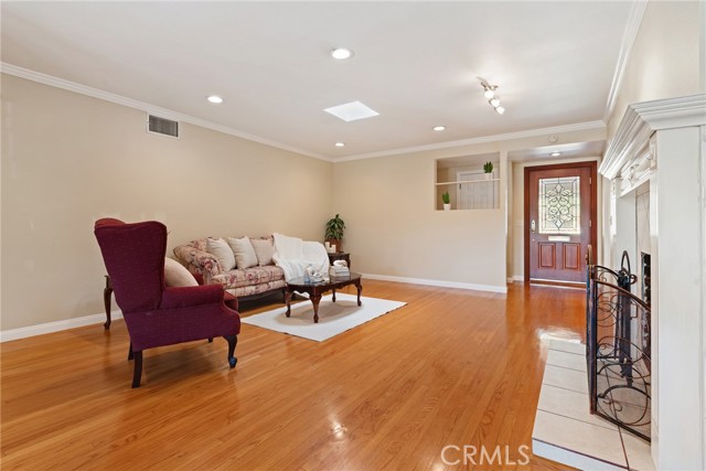 Detail Gallery Image 5 of 34 For 1116 W 21st St, Santa Ana,  CA 92706 - 3 Beds | 2 Baths