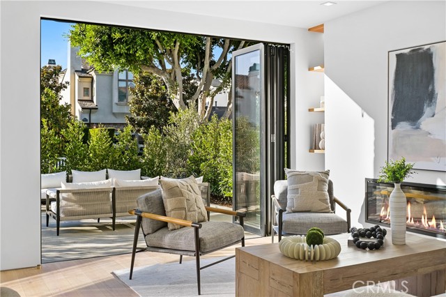 Detail Gallery Image 3 of 17 For 604 Narcissus Ave, Corona Del Mar,  CA 92625 - 3 Beds | 3/1 Baths