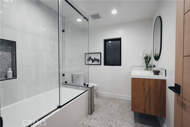 Detail Gallery Image 39 of 70 For 5730 Kelvin Ave, Woodland Hills,  CA 91367 - 4 Beds | 4/1 Baths