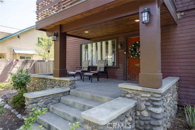 1010 N Madison Avenue, Pasadena CA: https://media.crmls.org/medias/b49e8ad7-e48f-433b-a642-0b4d54c55319.jpg