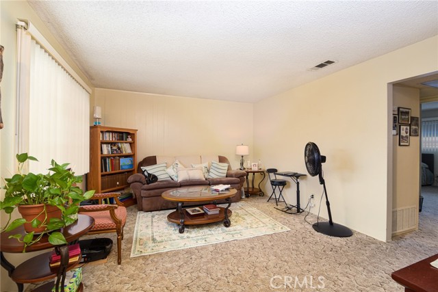 533 San Rogelio Street, Hemet CA: https://media.crmls.org/medias/b49ef00f-3d42-4d2f-bc5a-e2c99c801295.jpg