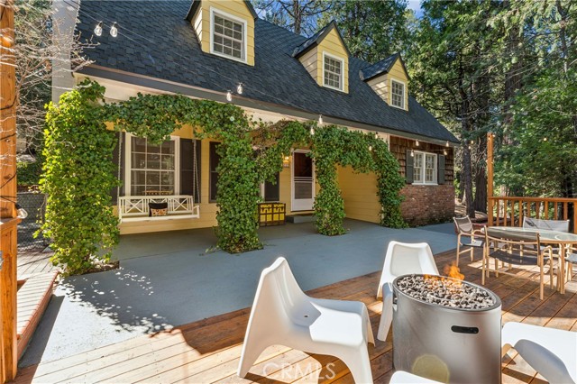 Detail Gallery Image 2 of 58 For 222 Holiday, Lake Arrowhead,  CA 92352 - 3 Beds | 2 Baths