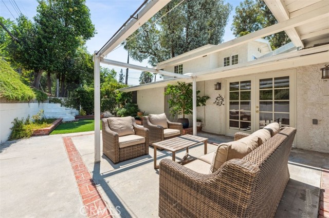 Detail Gallery Image 21 of 23 For 4950 Dunman Ave, Woodland Hills,  CA 91364 - 5 Beds | 3 Baths