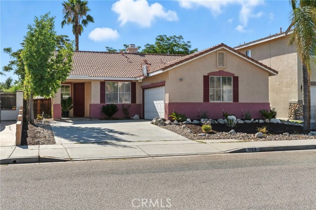 1063 Blackburn Way, Hemet CA: https://media.crmls.org/medias/b4a05741-5e11-4e03-8fd4-ba35fe432793.jpg