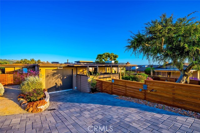 1687 Temple Hills Drive, Laguna Beach CA: https://media.crmls.org/medias/b4a0dbe4-1a78-4128-8471-2c6b60f64870.jpg