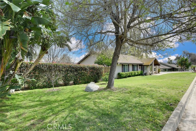 Detail Gallery Image 4 of 43 For 5970 Avenue Juan Bautista, Jurupa Valley,  CA 92509 - 4 Beds | 2 Baths