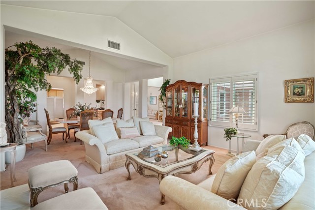 Detail Gallery Image 7 of 41 For 2124 Cervato Dr, Camarillo,  CA 93012 - 4 Beds | 2/1 Baths