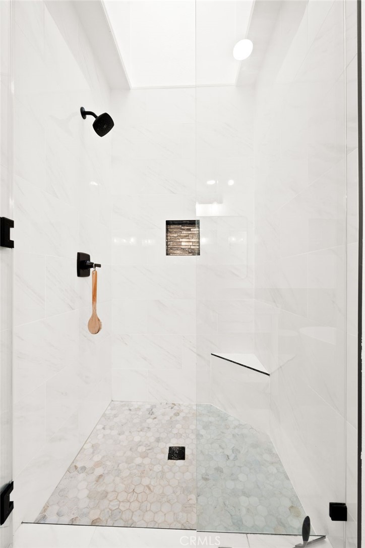 https://media.crmls.org/medias/b4a16249-fb40-4321-a4b0-c0895868783d.jpg?preset=X-Large