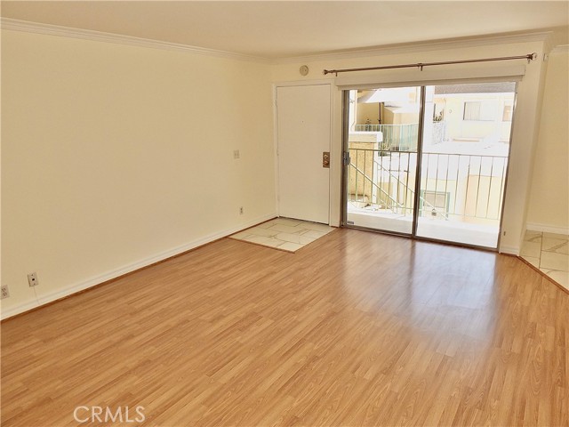 121 Sinclair Avenue, Glendale CA: https://media.crmls.org/medias/b4a19c61-e6f3-445a-b6a8-627fa8d08f43.jpg