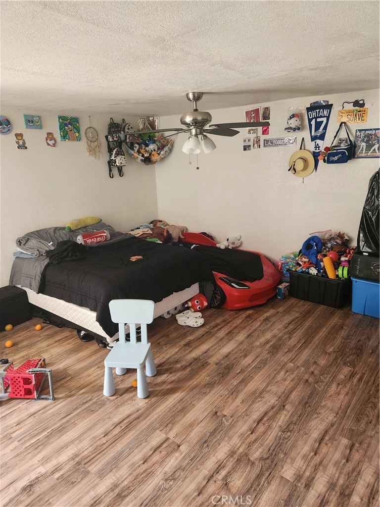 https://media.crmls.org/medias/b4a1e8ca-0dee-4908-931e-02102f12c10a.jpg?preset=X-Large