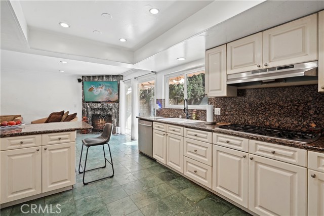 5960 Wilksinon Ave, North Hollywood CA: https://media.crmls.org/medias/b4a27010-dad7-461f-b9ab-913a4728295d.jpg