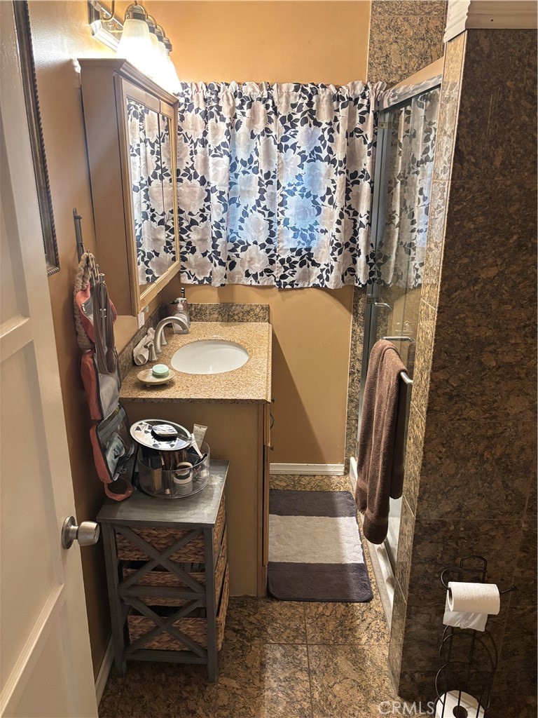 https://media.crmls.org/medias/b4a2f782-884d-4e39-8260-63a68c7f4cd8.jpg?preset=X-Large