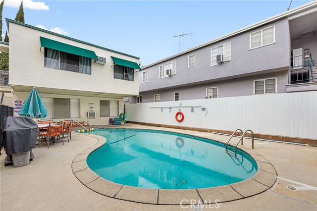 1234 N Laurel Avenue, West Hollywood CA: https://media.crmls.org/medias/b4a39f42-29a7-4956-bd74-bf04d1bb2cba.jpg
