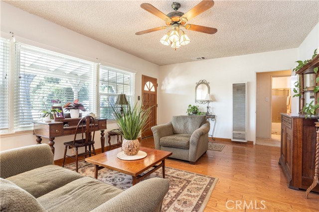 10514 Aldea Avenue, Granada Hills CA: https://media.crmls.org/medias/b4a3c752-d7b6-4f23-8a5c-abbfd5820fac.jpg