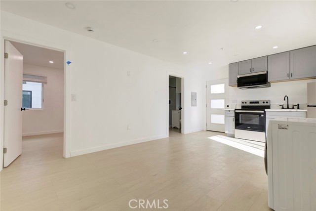 Detail Gallery Image 6 of 16 For 5654 1/2 Cartwright, North Hollywood,  CA 91601 - 1 Beds | 1 Baths