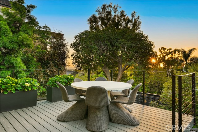 592 Bluebird Canyon Drive, Laguna Beach CA: https://media.crmls.org/medias/b4a41b1b-1770-452e-bac4-b74a2fc845e4.jpg