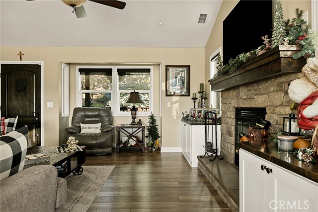 Detail Gallery Image 7 of 30 For 26680 Merced, Lake Arrowhead,  CA 92352 - 3 Beds | 2/1 Baths