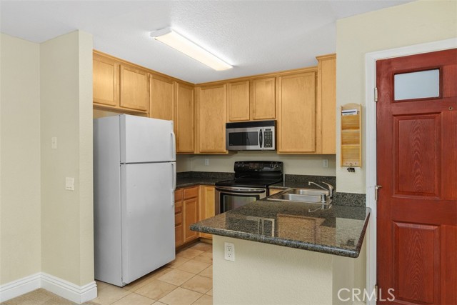 2400 San Gabriel Way, Corona CA: https://media.crmls.org/medias/b4a4e5d7-f050-4e32-b868-2bfccb691432.jpg