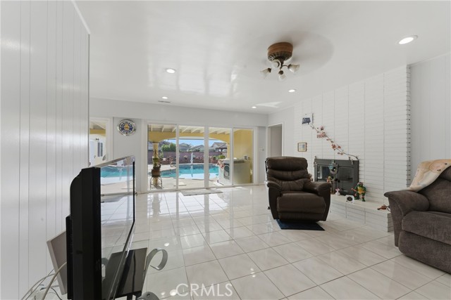 Detail Gallery Image 8 of 31 For 10406 Hasty, Downey,  CA 90241 - 4 Beds | 3 Baths